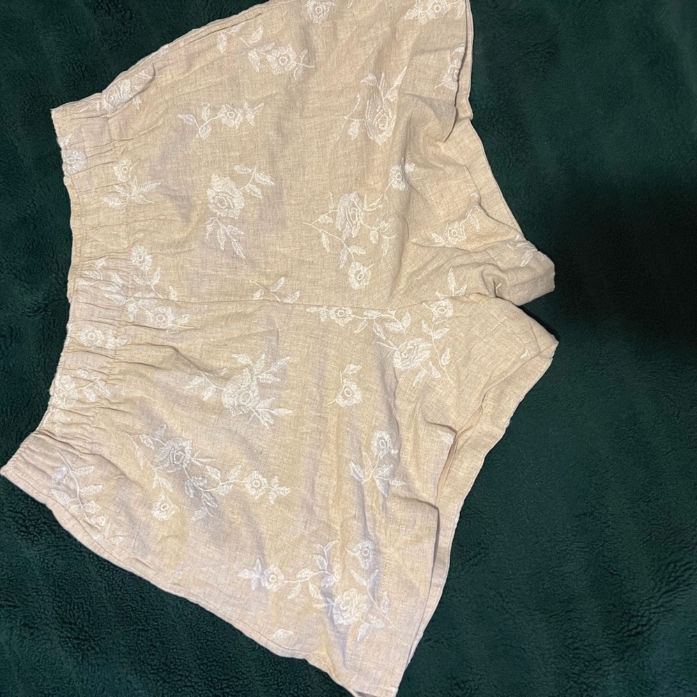 Abercrombie & Fitch Embroidered Linen Blend Shorts in Light Beige. Never Worn.